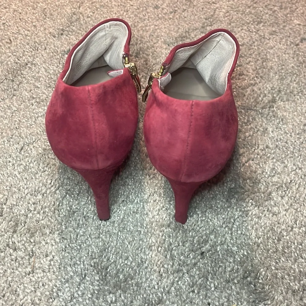 Vince Camuto red suede bootie heels size 6